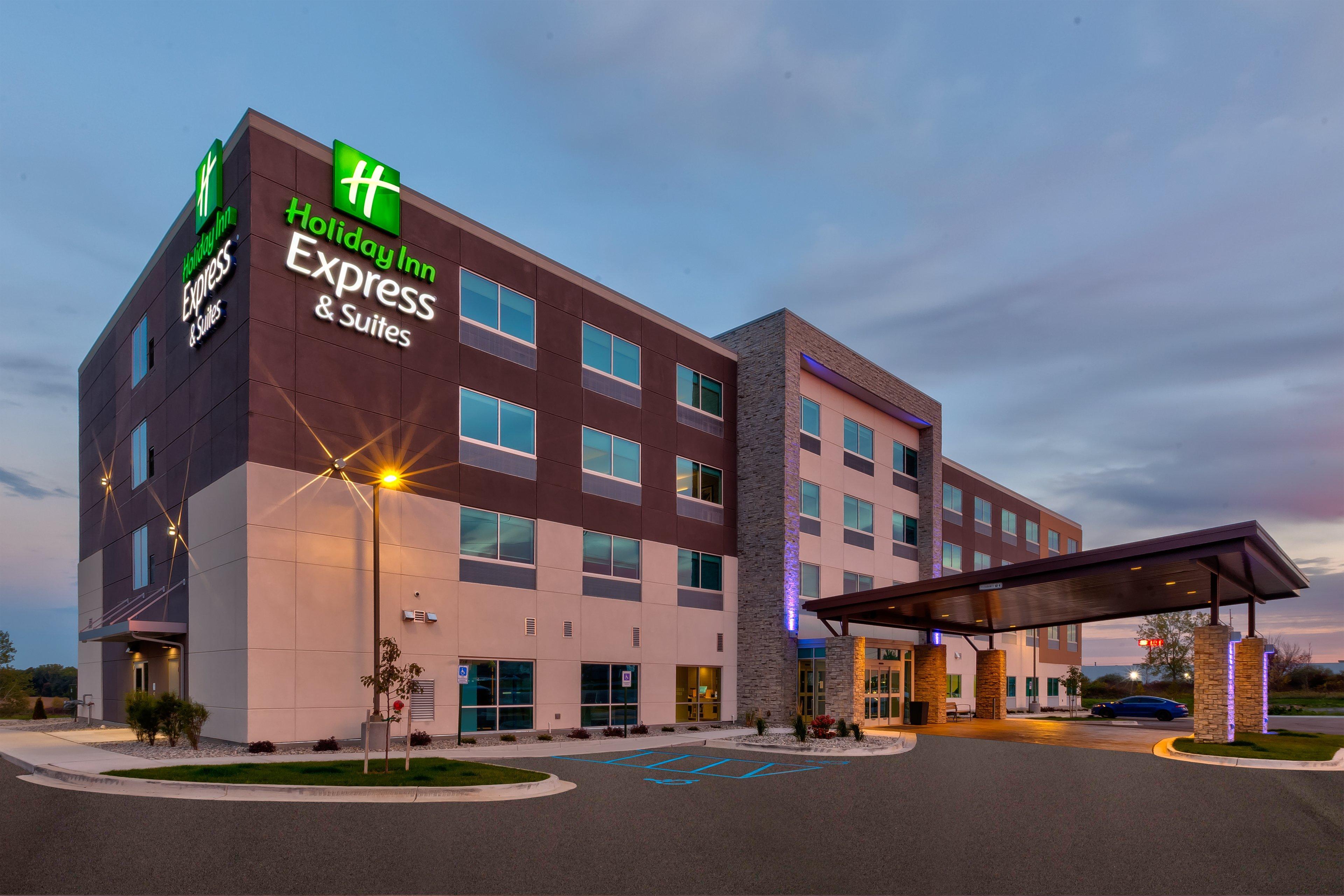 Holiday Inn Express & Suites - Cedar Springs - Grand Rapids N By Ihg Exterior foto